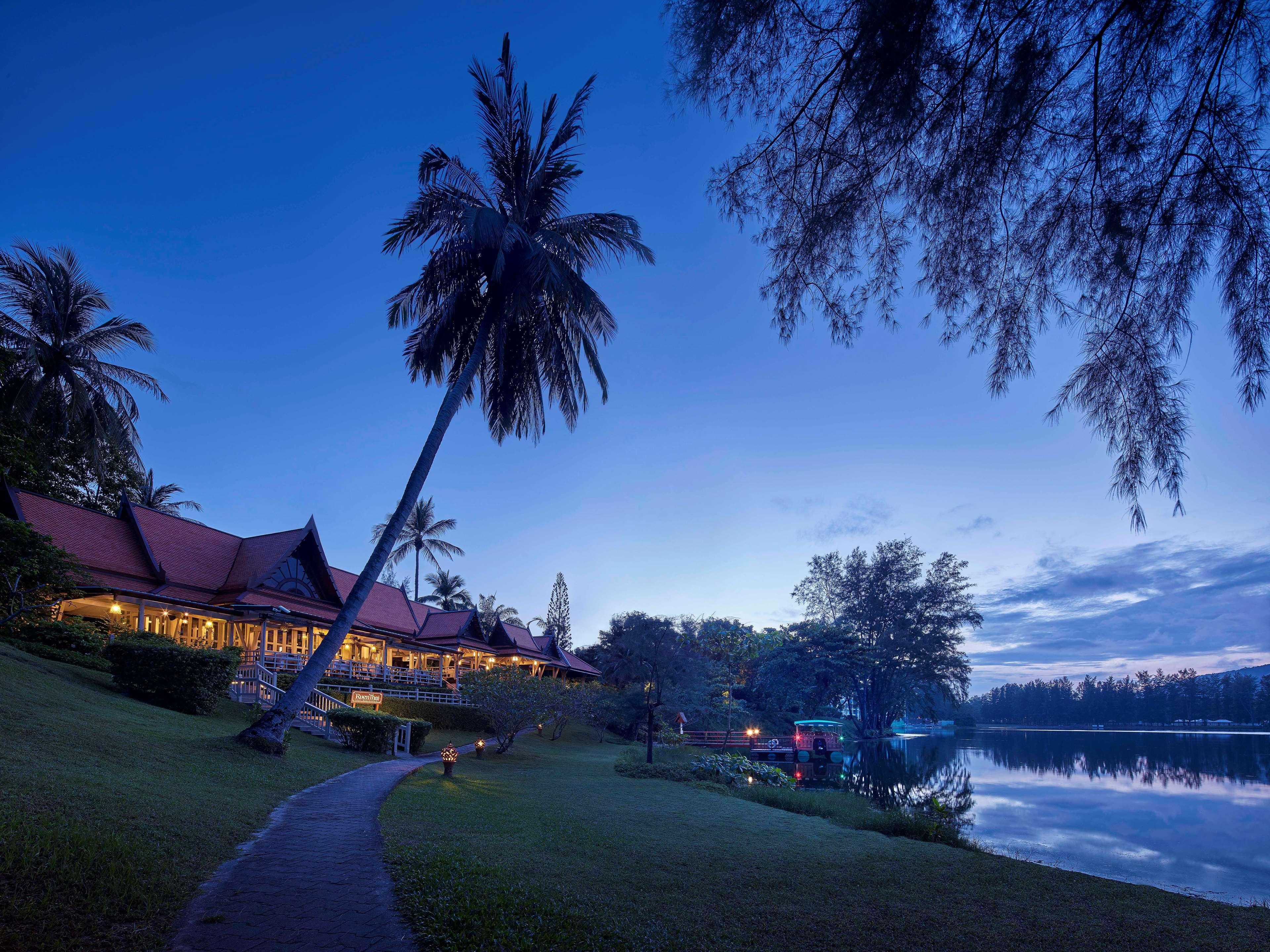 Dusit Thani Laguna Phuket Pláž Exteriér fotografie The E&O 88 Hotel
