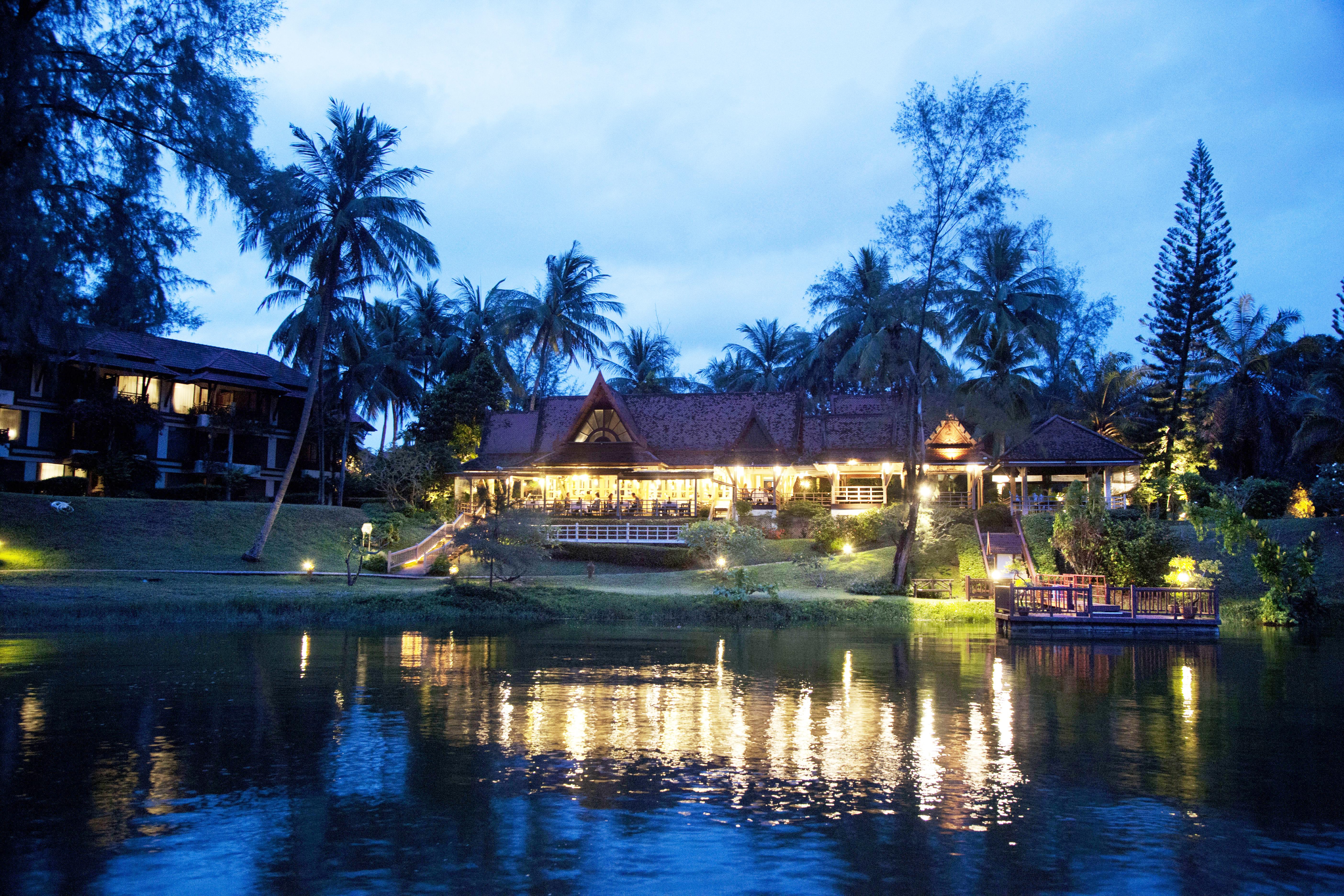 Dusit Thani Laguna Phuket Pláž Exteriér fotografie The Village at the Royal Project Centre